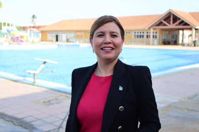 Community Pool ta un inversion den salud^J siguridad y futuro di nos muchanan 1